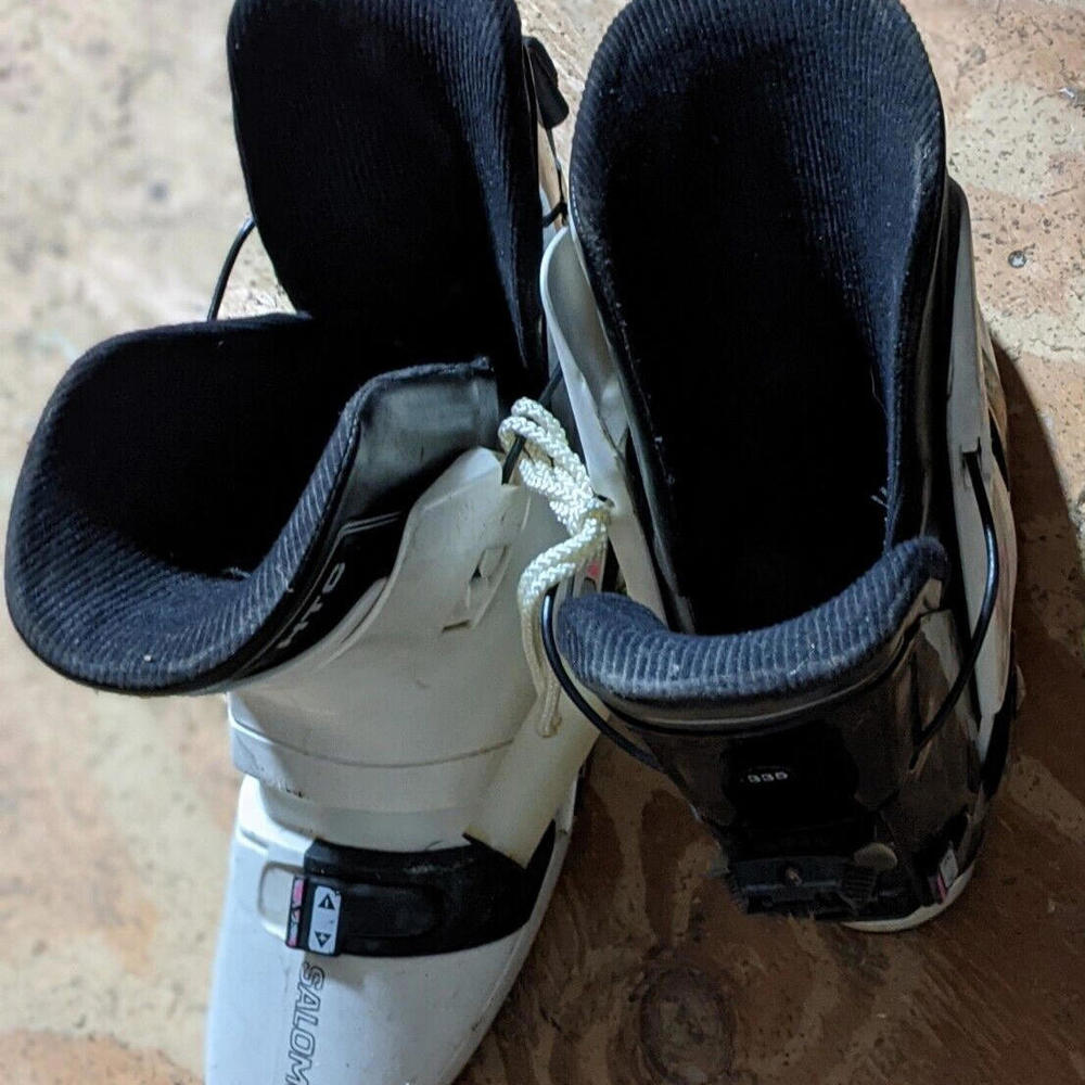 SALOMON WHITE SNOW SKI BOOTS SX62 335 WOMENS
